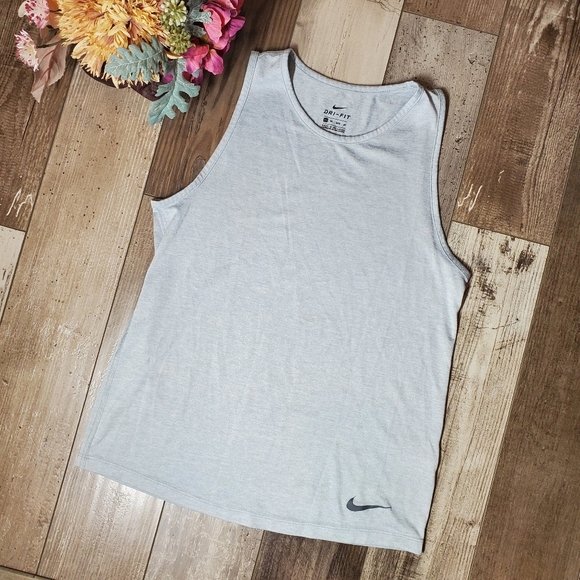 Nike Dri-Fit Women's Gray Athletic Tank Top Size XS EUC - Picture 4 of 8